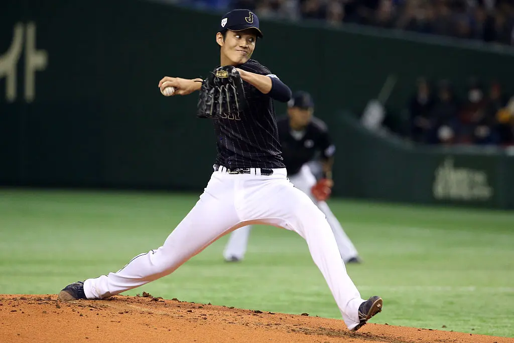 TOKYO, JAPAN - NOVEMBER 16: Shintaro Fujinami #17 of Samurai Japan pitches in the first inning during the game four of Samurai Japan and MLB All Stars at Tokyo Dome on November 16, 2014 in Tokyo, Japan.