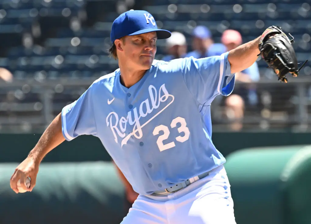 KANSAS CITY, MO - AUGUST 11: Kansas City Royals starting pitcher Zack Greinke (23) pitches in the first inning during a MLB game between the Chicago White Sox and the Kansas City Royals on August 11, 2022, at Kauffman Stadium, Kansas City, MO