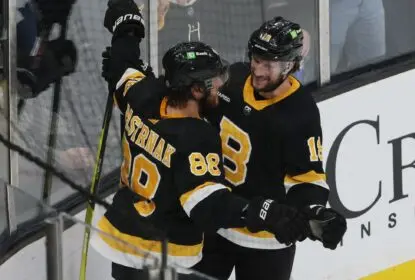Bruins passam pelos Senators com dois gols de Pastrnak