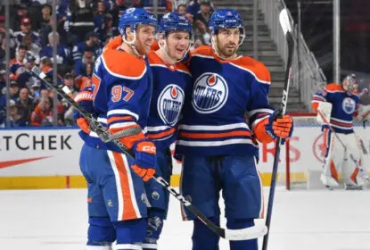 Oilers goleiam Maple Leafs e McDavid alcança marca histórica - The Playoffs
