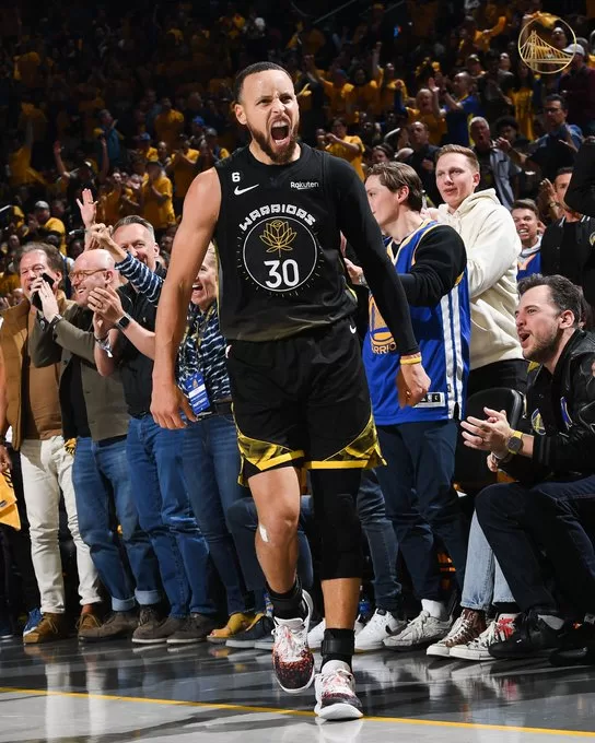 Curry - Warriors x Kings