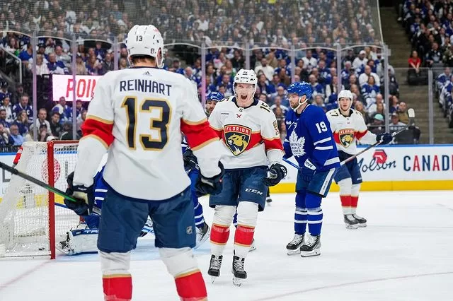Panthers abrem 2 a 0 na série contra os Maple Leafs
