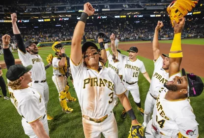 Jogadores do Pittsburgh Pirates comemorando uma vitória