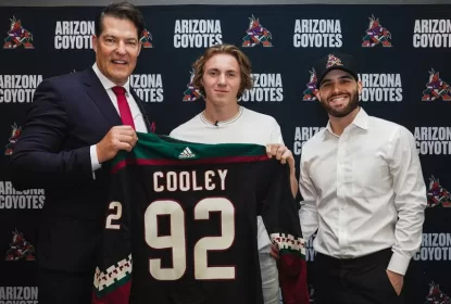 Logan Cooley assina contrato com Arizona Coyotes
