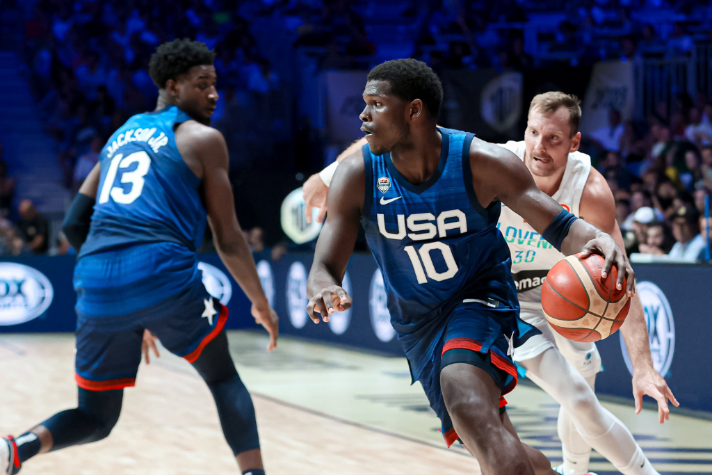 Seleção de basquete dos EUA reage após dois tropeços e vence