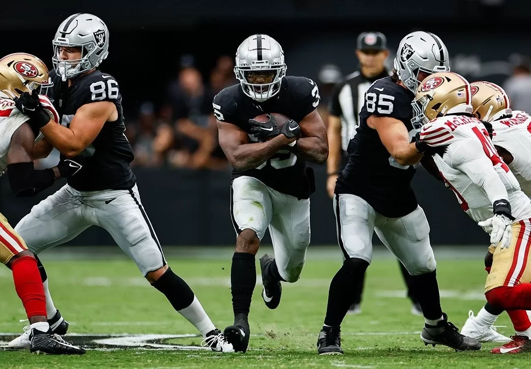 Raiders conseguem massacre histórico na abertura da Semana 15 da NFL