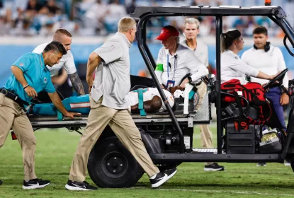 Daewood Davis recebe alta do hospital depois de se recuperar de incidente de jogo contra Jaguars - The Playoffs