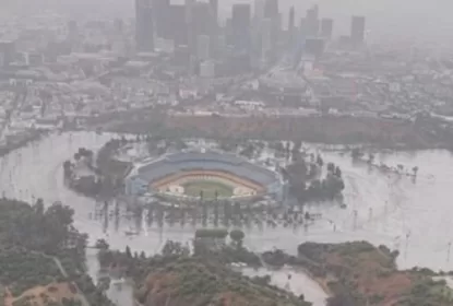 Dodger Stadium fica ilhado após passagem do furacão Hilary - The Playoffs
