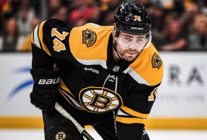 Jake DeBrusk desfalca Bruins por atraso para reunião do time - The Playoffs