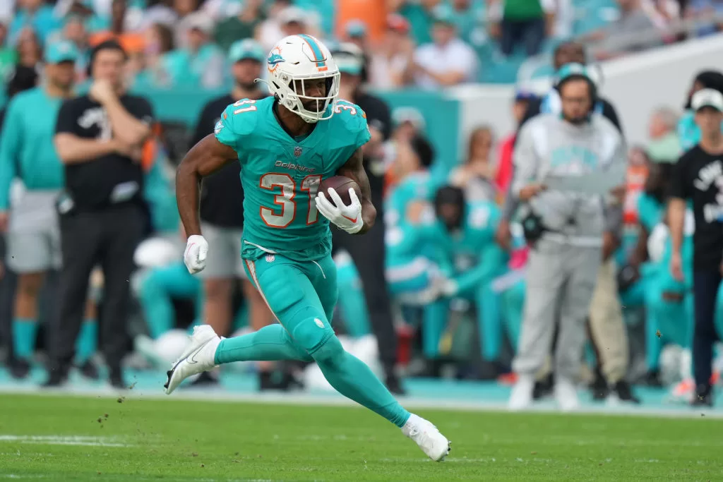MIAMI GARDENS, FL - JANUARY 08:Miami Dolphins running back Raheem Mostert (31) runs after a catch during the game between the New York Jets and the Miami Dolphins on Sunday, January 8, 2023 at Hard Rock Stadium, Miami Gardens, Fla