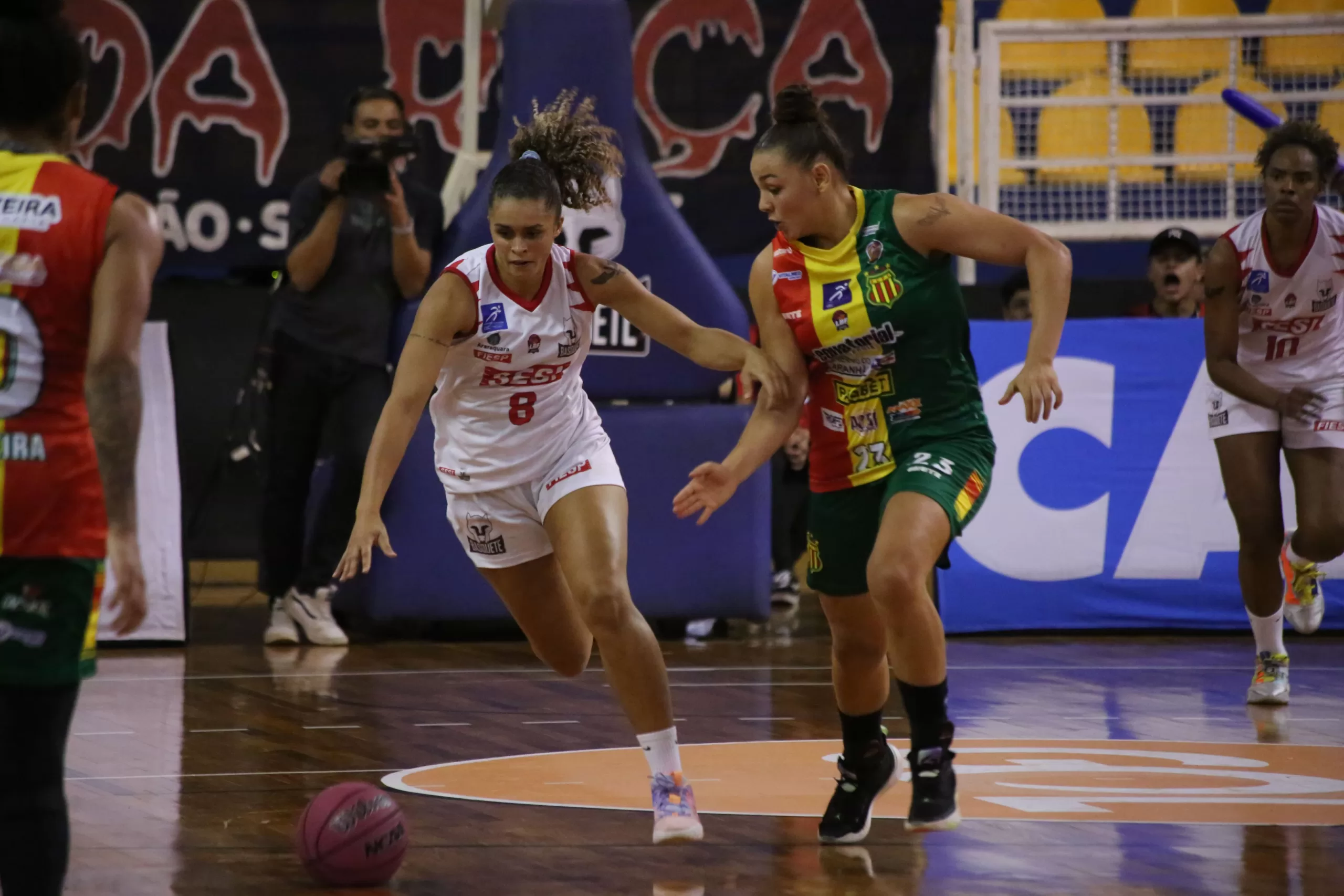 Gabriella Sossô encara Gabriela Guimarães no jogo 2 da final da LBF 2023