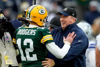 GREEN BAY, WISCONSIN - NOVEMBER 13: Aaron Rodgers #12 of the Green Bay Packers talks to head coach Mike McCarthy of the Dallas Cowboys during pregame at Lambeau Field on November 13, 2022 in Green Bay, Wisconsin.