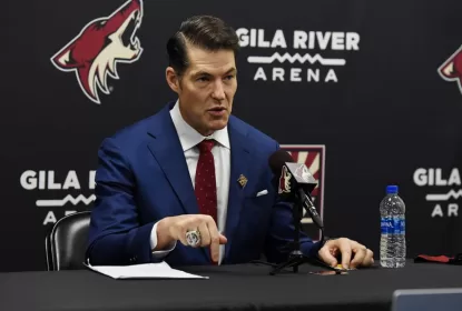 GM Bill Armstrong fecha renovação de contrato com os Coyotes - The Playoffs