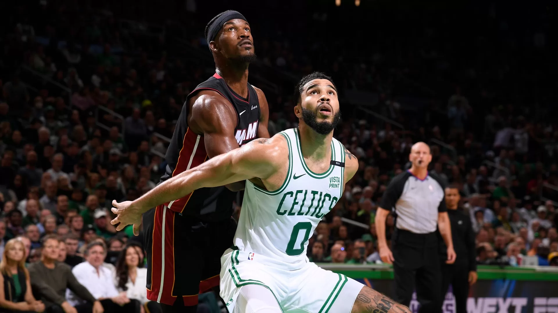 Boston Celtics vira no quarto final e derrota Miami Heat na revanche da final do Leste