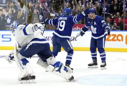 Em partida eletrizante, Maple Leafs vencem Lightning na prorrogação - The Playoffs