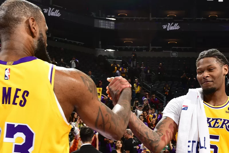 LeBron James, Cam Reddish - Los Angeles Lakers @ Phoenix Suns