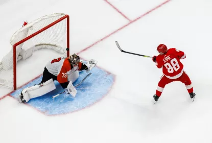 Em jogaço com muitos gols, Red Wings vencem Flyers nos shootouts - The Playoffs