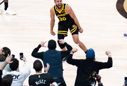 Curry decide no último segundo e Warriors derrotam Suns - The Playoffs
