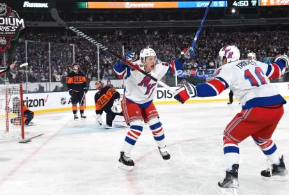 Com final eletrizante, Rangers batem Islanders em jogo ao ar livre - The Playoffs
