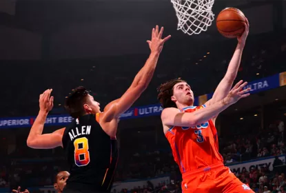 Oklahoma City Thunder conta com bom jogo coletivo dos titulares e derrota Phoenix Suns - The Playoffs
